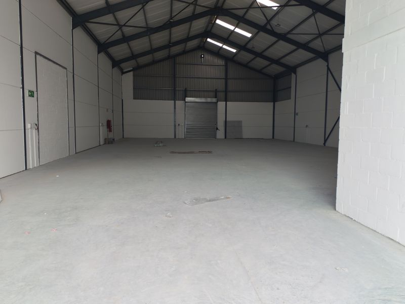 502m2 Warehouse with small yard For Sale in Firgrove Industrial Estate , Somerset West - Brand new - Photo 2
