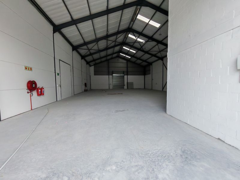 502m2 Warehouse with small yard For Sale in Firgrove Industrial Estate , Somerset West - Brand new - Photo 4