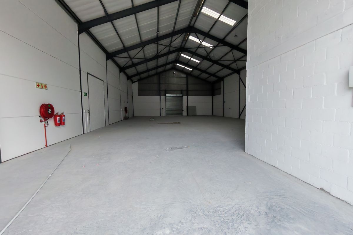 502m2 Warehouse with small yard For Sale in Firgrove Industrial Estate , Somerset West - Brand new - Photo 4
