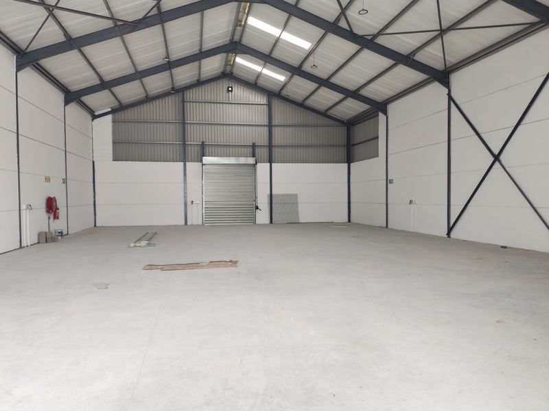 502m2 Warehouse with small yard For Sale in Firgrove Industrial Estate , Somerset West - Brand new - Photo 5