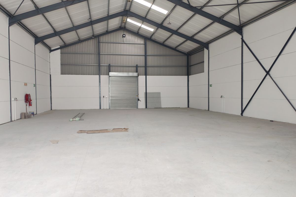 502m2 Warehouse with small yard For Sale in Firgrove Industrial Estate , Somerset West - Brand new - Photo 5