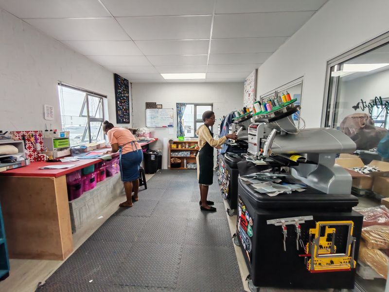 287m2 Unit / Office Space To Let in Firgrove , Somerset West - Photo 6