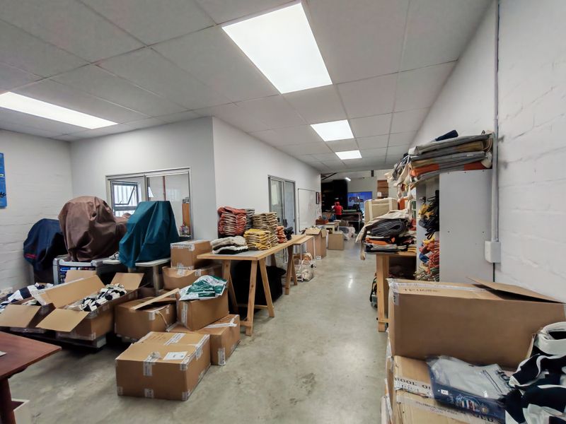 287m2 Unit / Office Space To Let in Firgrove , Somerset West - Photo 9