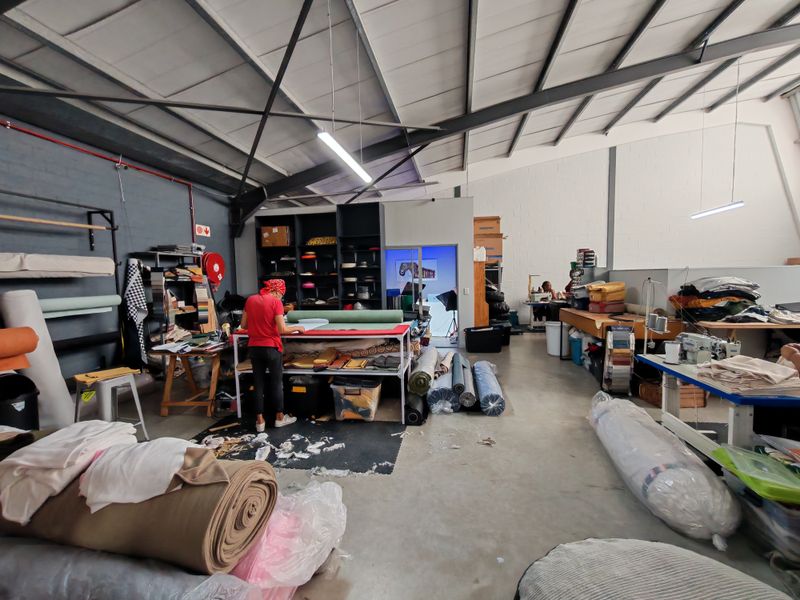 287m2 Unit / Office Space To Let in Firgrove , Somerset West - Photo 3