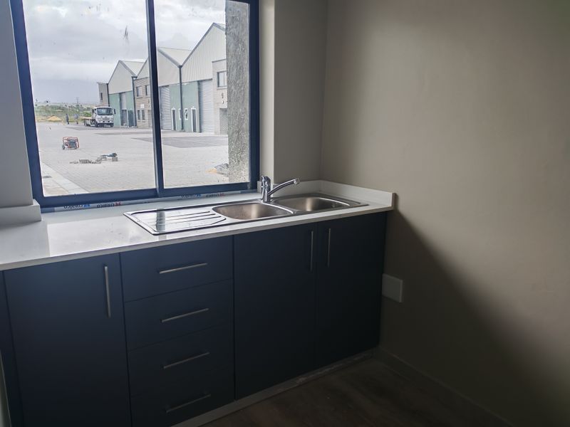 655m2 Warehouse For Sale in Firgrove Industrial Estate , Somerset West - Photo 8