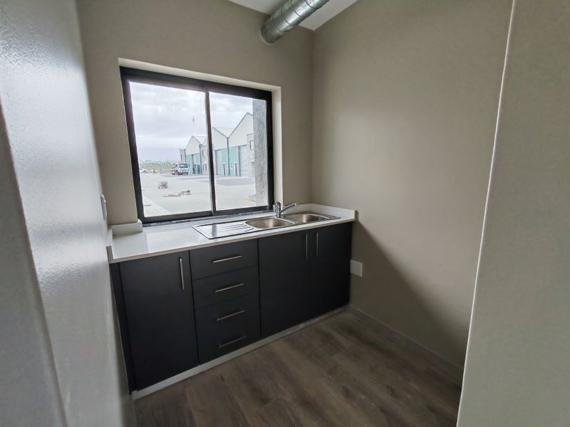 655m2 Warehouse For Sale in Firgrove Industrial Estate , Somerset West - Photo 10