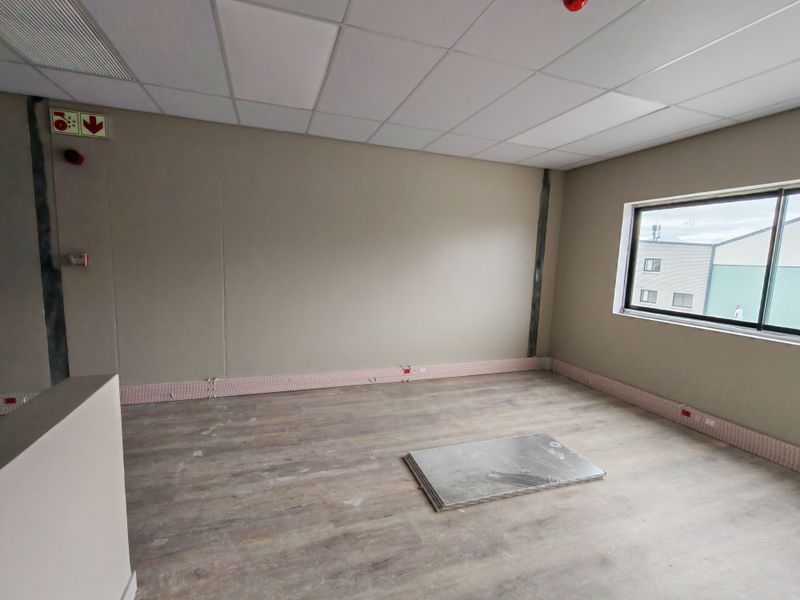 655m2 Warehouse For Sale in Firgrove Industrial Estate , Somerset West - Photo 5