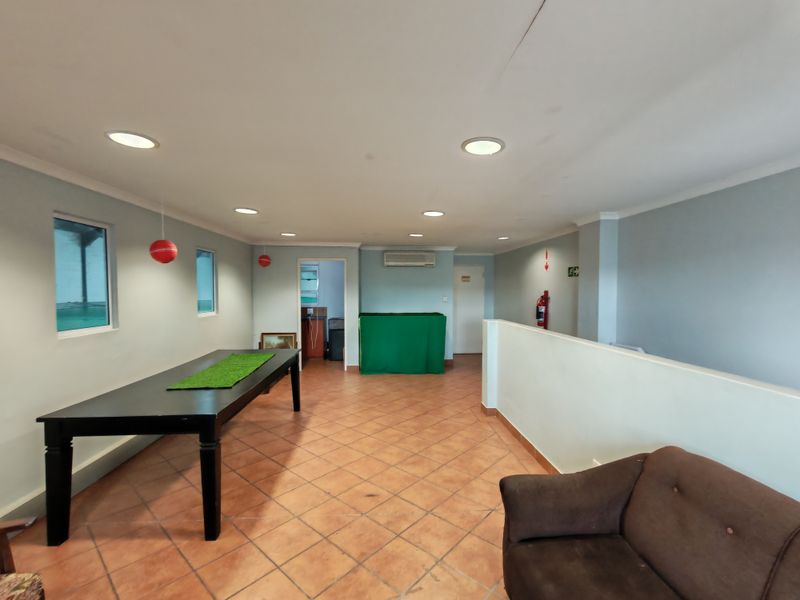 352m2 Industrial Warehouse To Let in Asla Park, Strand - Photo 3