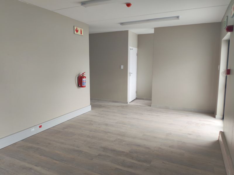 Brand New Modern 484m2 Warehouse For Sale in Firgrove Industrial Estate , Somerset West. - Photo 9