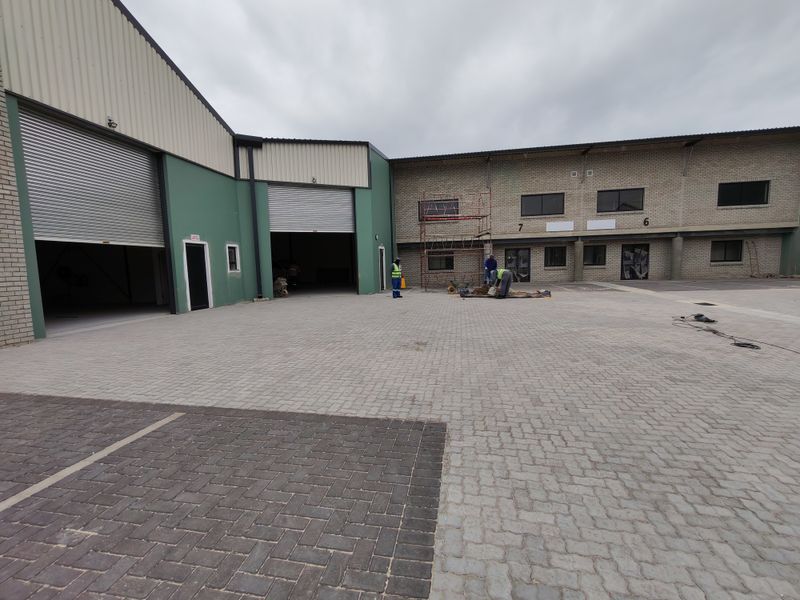 Brand New Modern 484m2 Warehouse For Sale in Firgrove Industrial Estate , Somerset West. - Photo 4