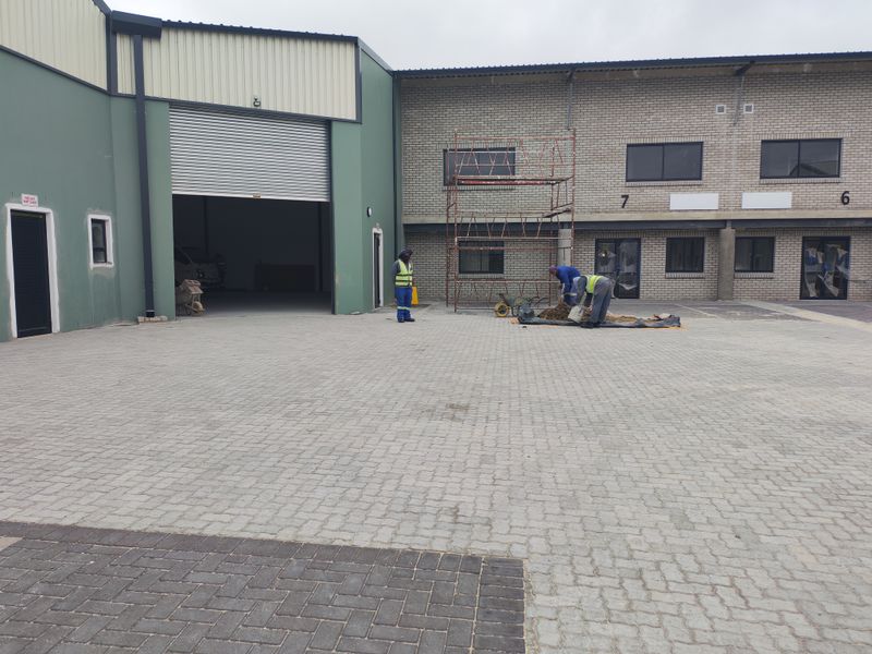 Brand New Modern 484m2 Warehouse For Sale in Firgrove Industrial Estate , Somerset West. - Photo 2