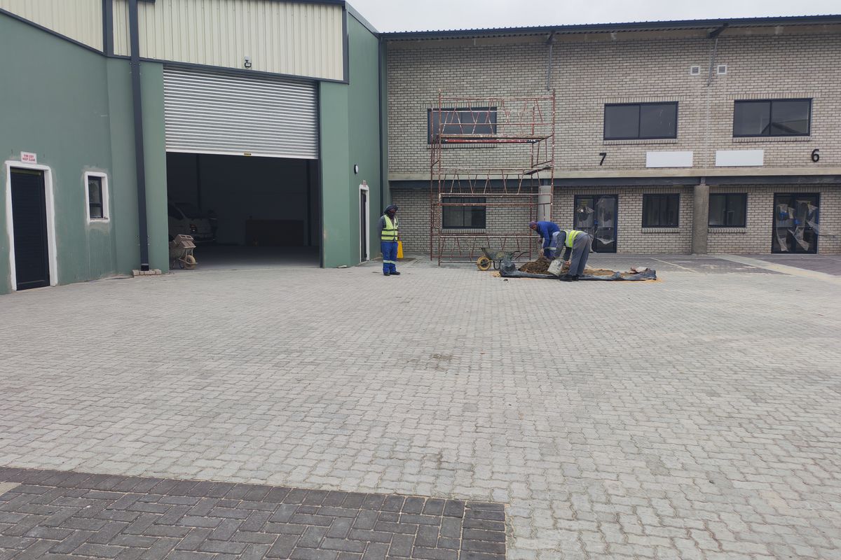Brand New Modern 484m2 Warehouse For Sale in Firgrove Industrial Estate , Somerset West. - Photo 2