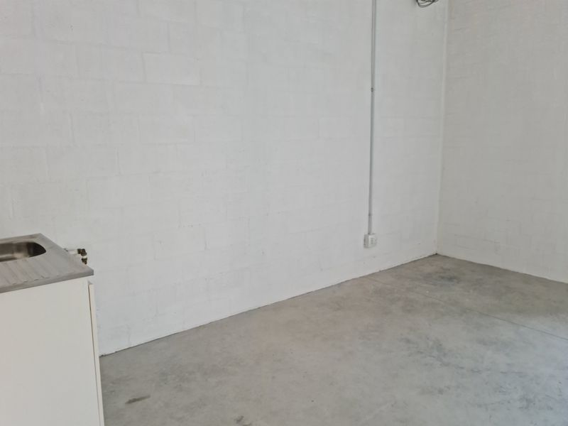 54m2 Industrial Unit TO LET in Asla Park,  Strand. - Photo 9