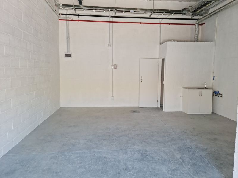 54m2 Industrial Unit TO LET in Asla Park,  Strand. - Photo 2