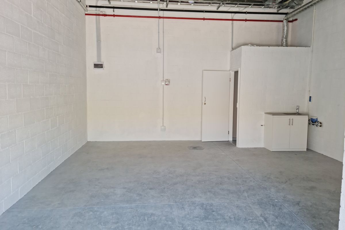 54m2 Industrial Unit TO LET in Asla Park,  Strand. - Photo 2