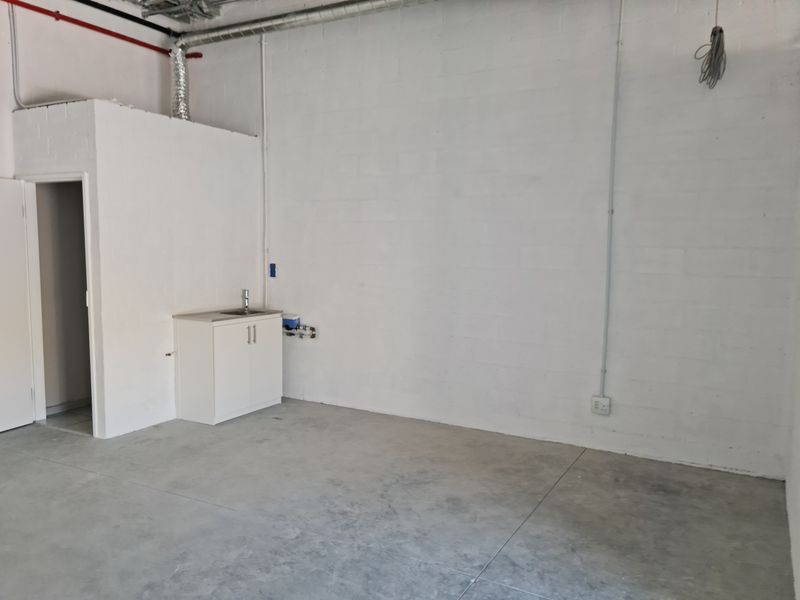 54m2 Industrial Unit TO LET in Asla Park,  Strand. - Photo 6