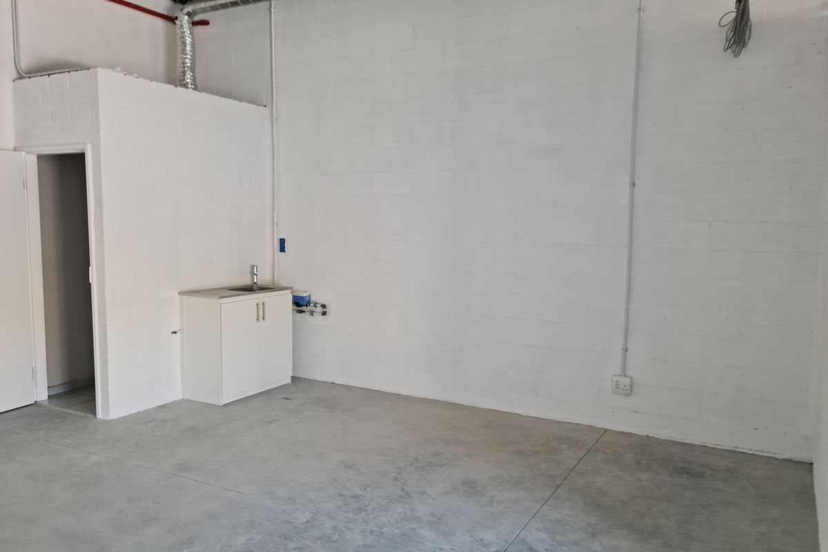 54m2 Industrial Unit TO LET in Asla Park,  Strand. - Photo 3