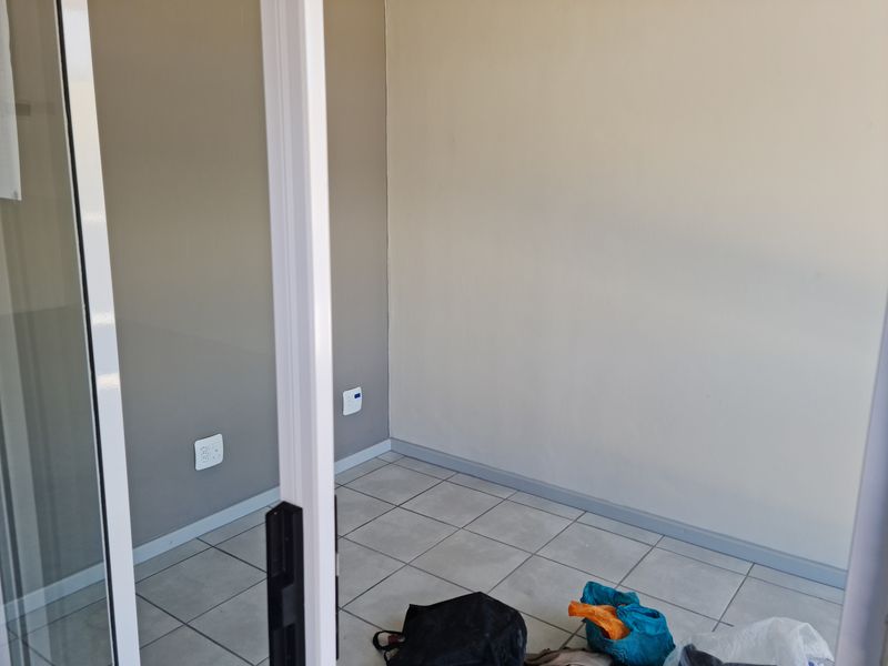 54m2 Industrial Unit TO LET in Asla Park,  Strand. - Photo 5