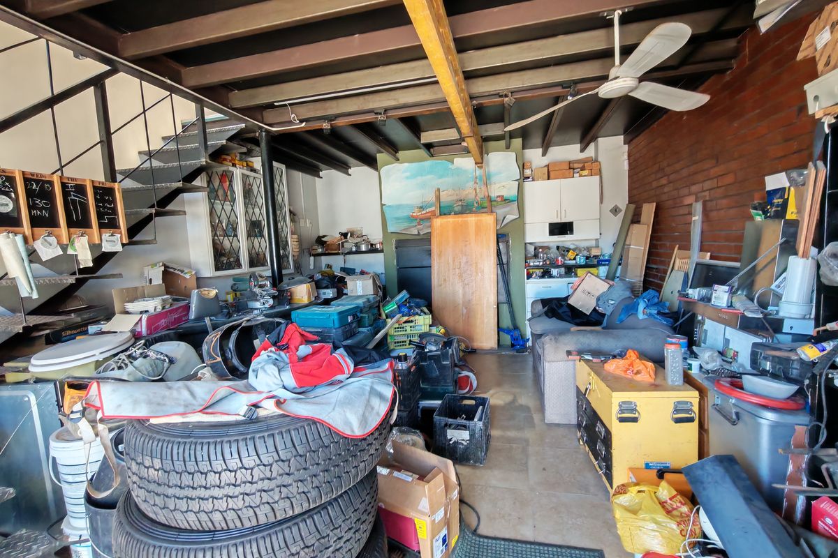 +- 410m2 Industrial Unit with Office and Yard FOR SALE in the Strand. - Photo 4