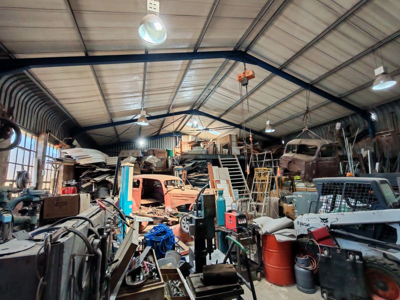 +- 410m2 Industrial Unit with Office Component TO LET in the Strand - Photo 6