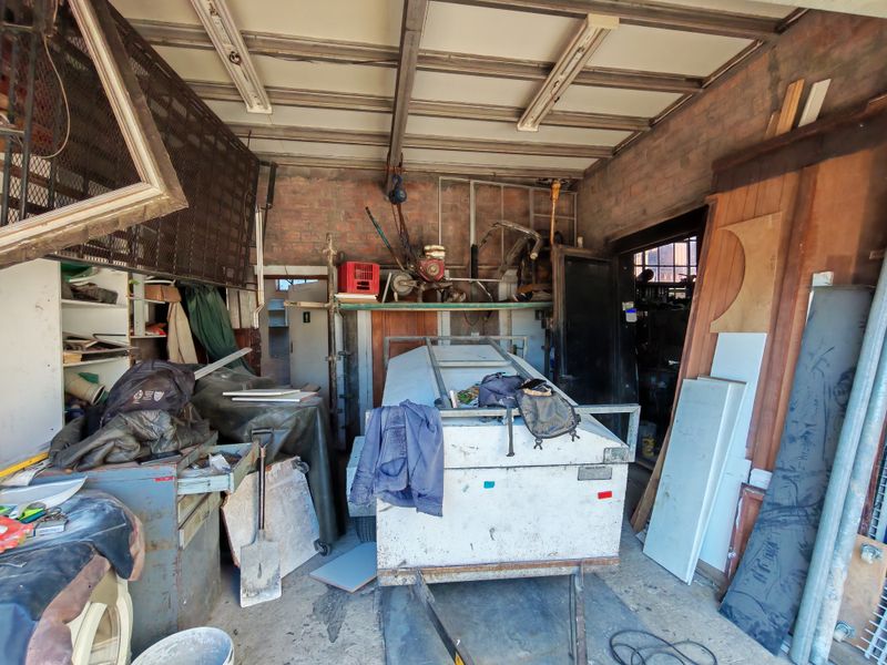 +- 410m2 Industrial Unit with Office Component TO LET in the Strand - Photo 4