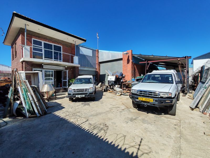 +- 410m2 Industrial Unit with Office Component TO LET in the Strand - Photo 2