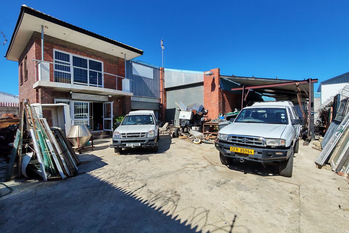 +- 410m2 Industrial Unit with Office Component TO LET in the Strand - Photo 2