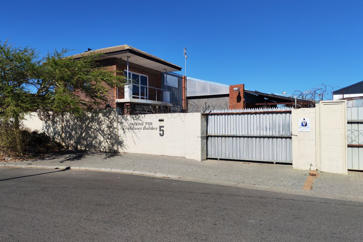 +- 410m2 Industrial Unit with Office Component TO LET in the Strand - Photo 5