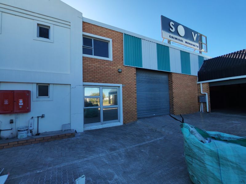 330m2 Warehouse TO LET in Somerset West Business Park. - Photo 9