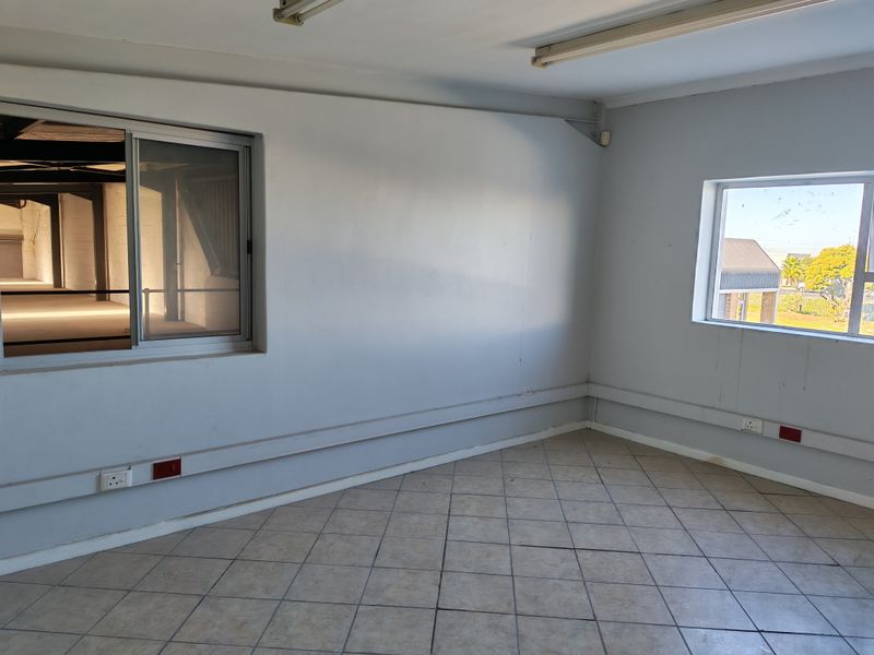 330m2 Warehouse TO LET in Somerset West Business Park. - Photo 10