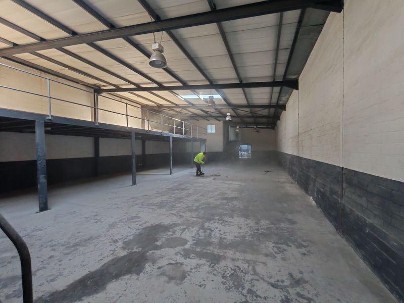 330m2 Warehouse TO LET in Somerset West Business Park. - Photo 2