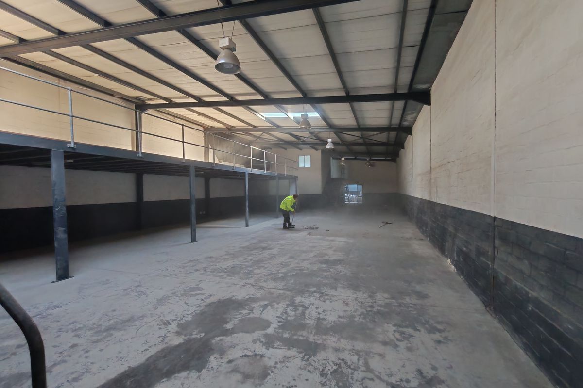 330m2 Warehouse TO LET in Somerset West Business Park. - Photo 2