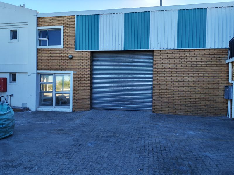 330m2 Warehouse TO LET in Somerset West Business Park. - Photo 6