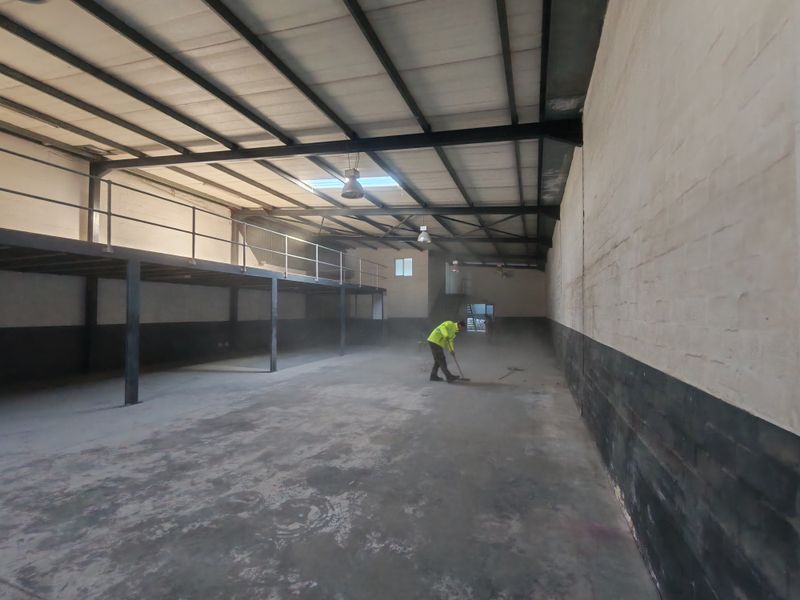 330m2 Warehouse TO LET in Somerset West Business Park. - Photo 3