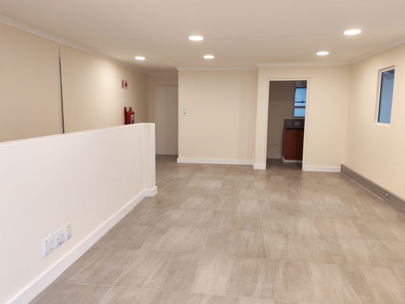 644m2 Industrial Warehouse To Let in Asla Park, Strand. - Photo 9