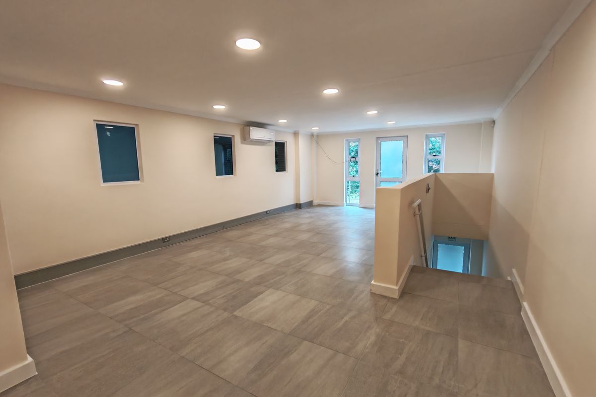 644m2 Industrial Warehouse To Let in Asla Park, Strand. - Photo 3