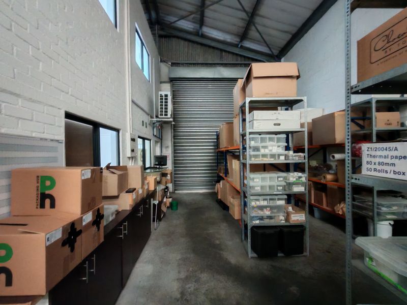 325m2 Warehouse TO LET | FOR RENT in Saxenburg Park - Photo 3