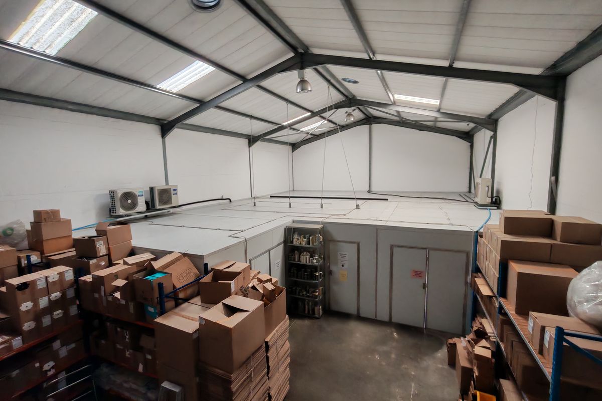 325m2 Warehouse TO LET | FOR RENT in Saxenburg Park - Photo 4
