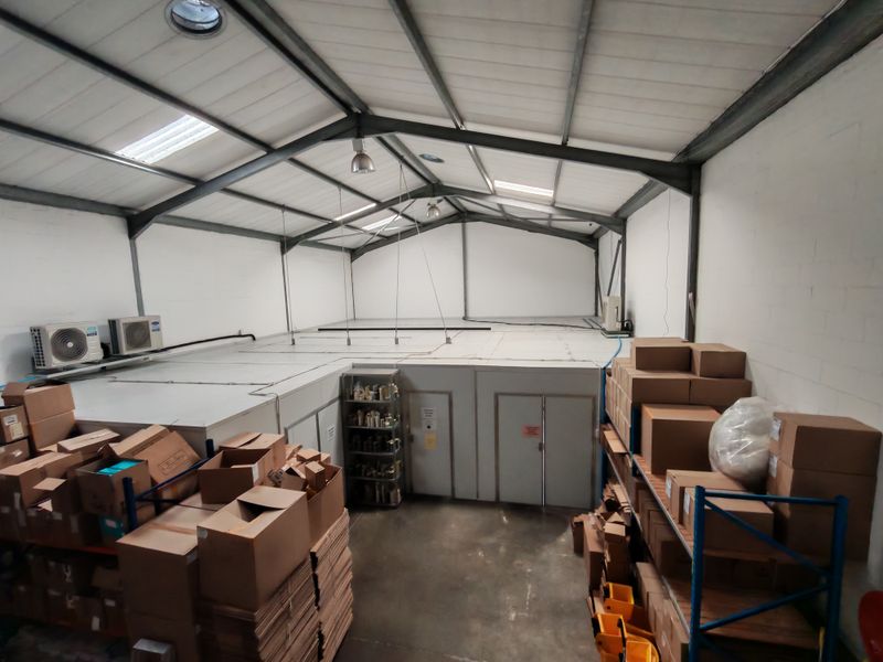 325m2 Warehouse TO LET | FOR RENT in Saxenburg Park - Photo 2