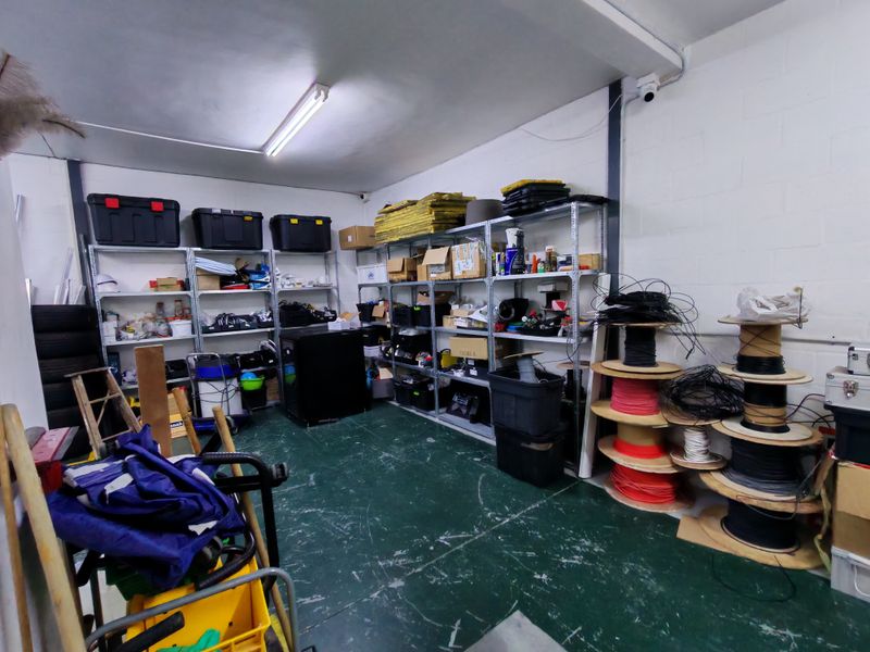 191m2 Warehouse TO LET in Saxenburg Park 1 - Photo 4