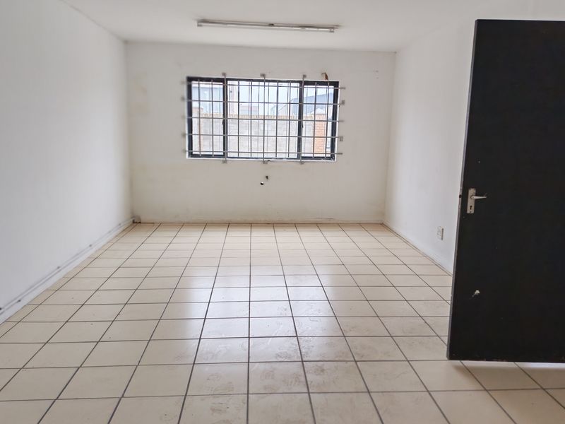 1300m2 Industrial Property To Let in Blackheath - Photo 9