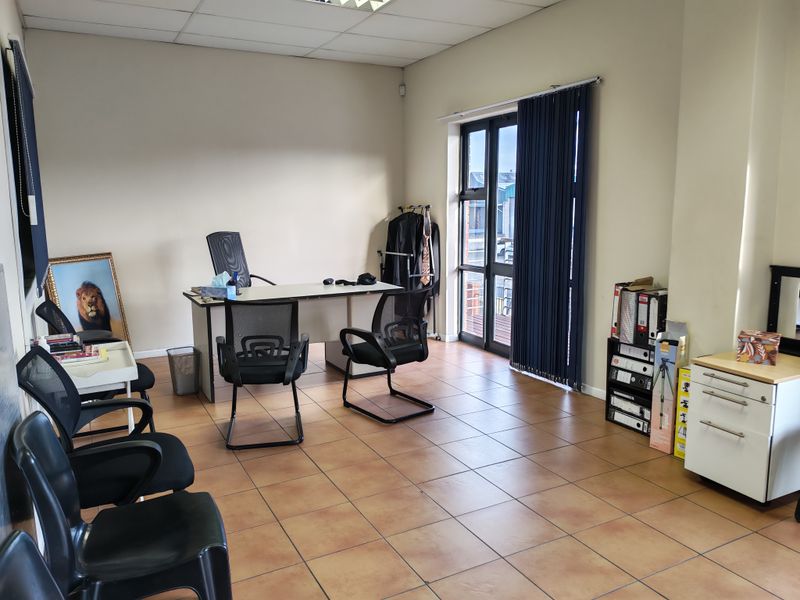 300m2 Warehouse TO LET / TO SHARE in Saxenburg Park 1 , Blackheath - Photo 9