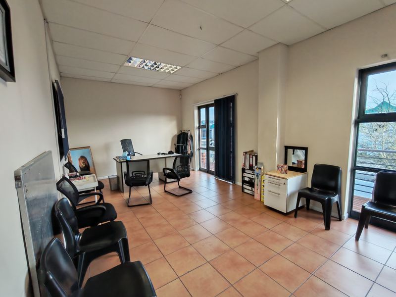300m2 Warehouse TO LET / TO SHARE in Saxenburg Park 1 , Blackheath - Photo 8
