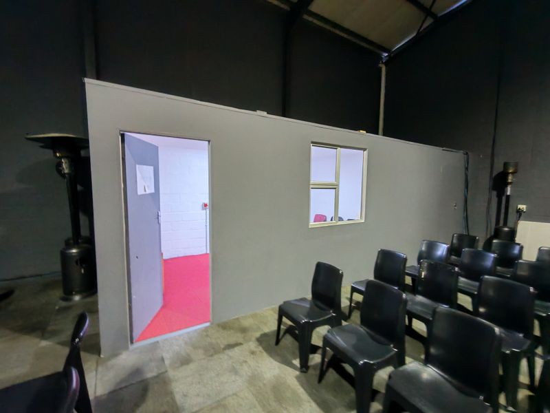 300m2 Warehouse TO LET / TO SHARE in Saxenburg Park 1 , Blackheath - Photo 4