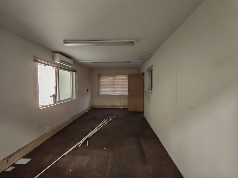 600m2 Warehouse with enclosed Yard/parking Area TO LET in Saxenburg Park, Blackheath. - Photo 6