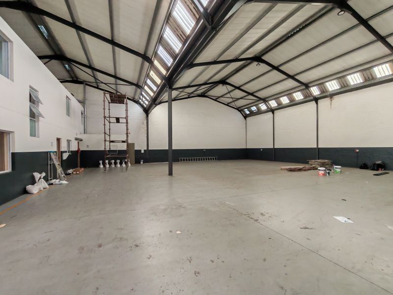 600m2 Warehouse with enclosed Yard/parking Area TO LET in Saxenburg Park, Blackheath. - Photo 4