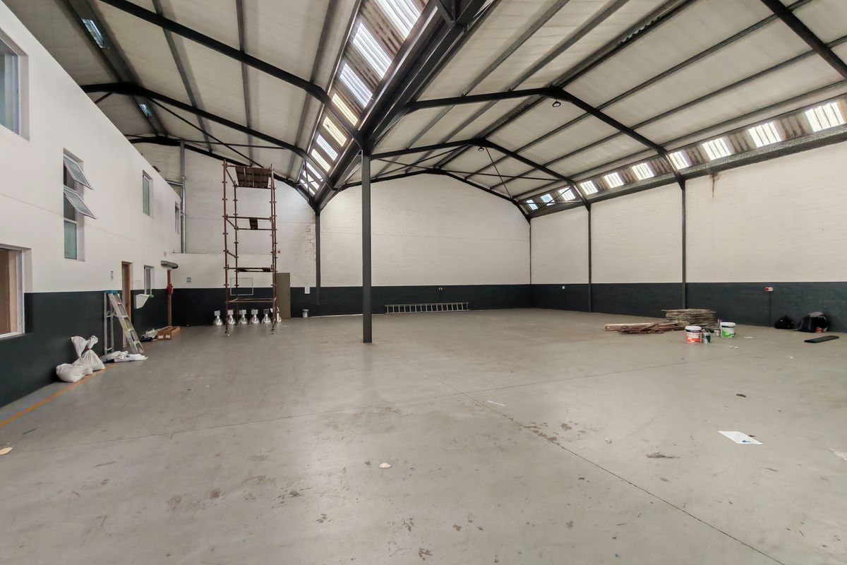 600m2 Warehouse with enclosed Yard/parking Area TO LET in Saxenburg Park, Blackheath. - Photo 4