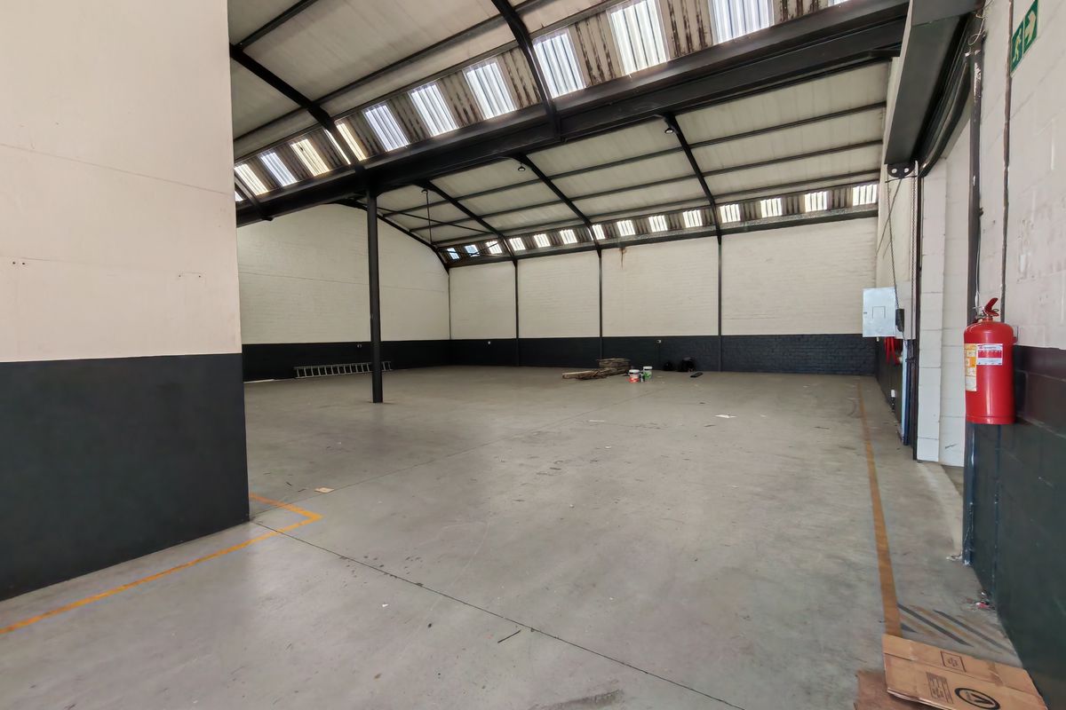 600m2 Warehouse with enclosed Yard/parking Area TO LET in Saxenburg Park, Blackheath. - Photo 5