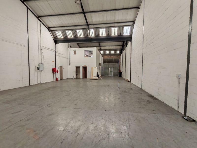 300m2 Warehouse with enclosed Yard/parking Area TO LET in Saxenburg Park, Blackheath. - Photo 6