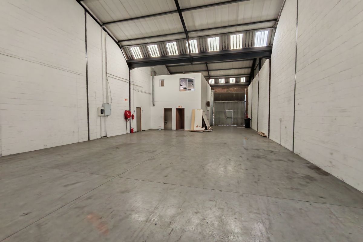 300m2 Warehouse with enclosed Yard/parking Area TO LET in Saxenburg Park, Blackheath. - Photo 3